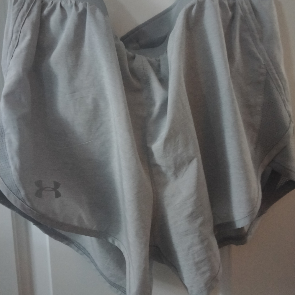 Under Armour Women's Light Gray Athletic Shorts